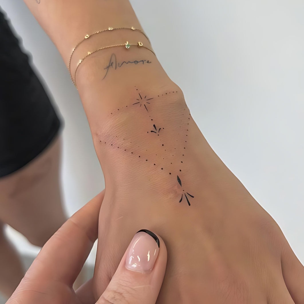 Handgelenk Fineline Tattoo Klein