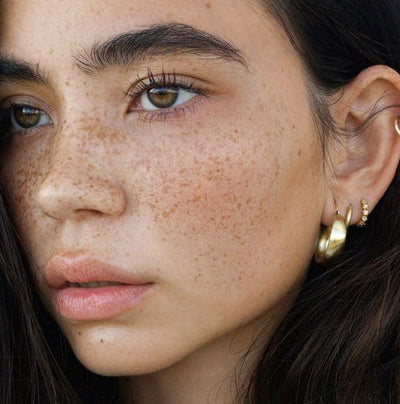 Henna Freckles – der Beauty Trend 2025, natürlich & pflegend